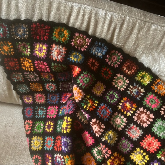 Granny Throw, Small Colorful Squares Bight Black. Gorgoues!  Great Conditon. - Picture 6 of 9